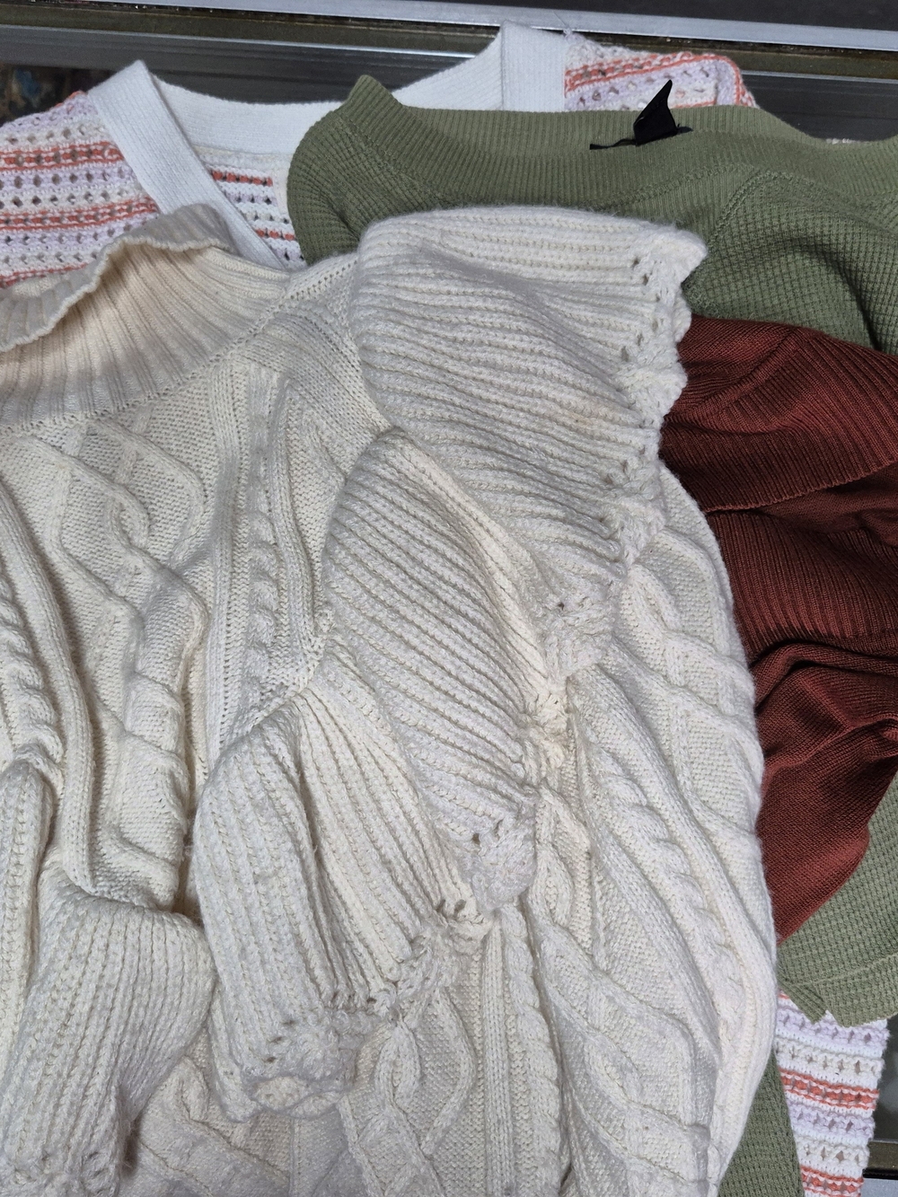 Lot of 4 Varied Knitted sweaters/Jers (Cozy/Casual style) - Size Small